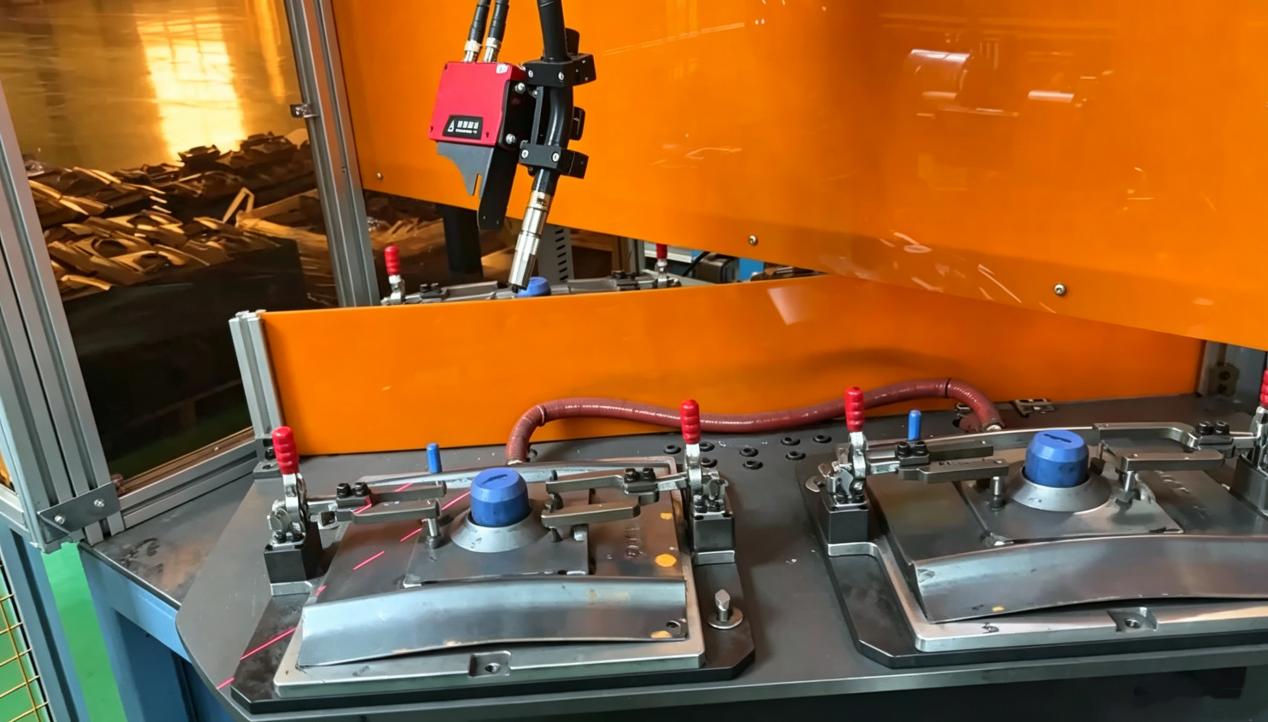 Nanxuan Heya CP160V laser seam tracking sensor and Arc Eye 3.0 welding camera