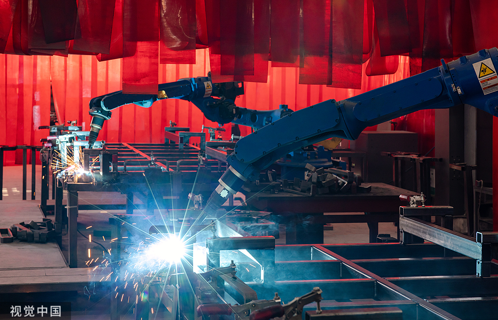 Engineer integrating an NXHY welding camera with industrial equipment