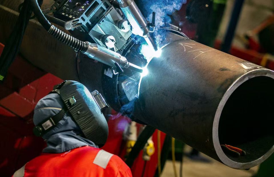 Welding Camera vs. Laser Seam Positioning Sensor: What’s the Difference?
